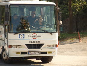 D sınıfı otobüs ehliyeti için bize müracaat eden bayan kursiyerimiz tek seferde otobüs ehliyetini almaya hak kazandı.