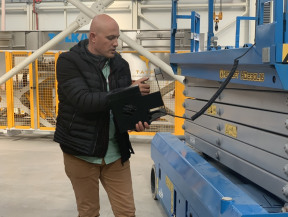 İzmir'de manlift operatörlük belgesi, operatörlük belgesi eğitimi ve operatörlük belgesi ücretleri için bizden bilgi alabilirsiniz.05322470963