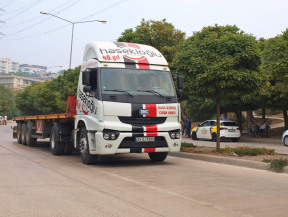 Hasekioğlu Sürücü Kursu'ndan BMC PRO 827 ile CE sınıfı tır, çekici ehliyeti en güvenilir hizmet.13 e 60 dorse ile direksiyon eğitimi ve sınavı için bizden bilgi alınız.