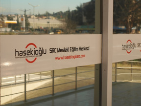 İzmir'in her yerinden kolay ulaşabilecek konumda olan Hasekioğlu SRC ve Psikoteknik Değerlendirme Merkezi' miz aynı anda 120 öğrencinin eğitim alabileceği kapasitedir..