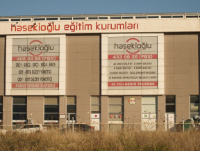 İzmir SRC ve Psikoteknik değerlendirme merkezimiz 1200 metrekare hizmet binamızda tüm ehliyet işleriniz için İzmir' in her yerinden kolay ulaşılabileceğiniz konumdadır.