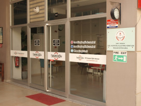 İzmir Bornova Hasekioğlu SRC ve Psikoteknik Değerlendirme Merkezi Kayıt kabul girişi. En iyi en hızlı hizmet binanın içinde..