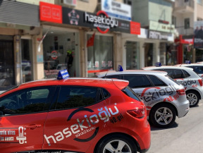 İzmir' in gerçek en iyi sürücü kursu bu senede Hasekioğlu.Tüm ehliyet sınıflarını bünyesinde barındıran tam teşekküllü bir sürücü kursudur. En iyi hizmet Hasekioğlu Eğitim Kurumları'nda standartdır.