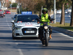 A sınıfı manuel vites motosiklet sınavında 1. etabı başarıyla tamamlayan kursiyerimizle 2. etap yolundayız.