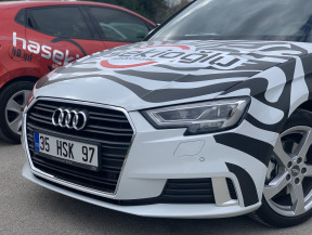 B sınıfı otomatik vites eğitim araçlarımız AUDI A3 ve Renault Clio 4 ile ehliyetler İzmir' de Hasekioğlu'ndan alınır.