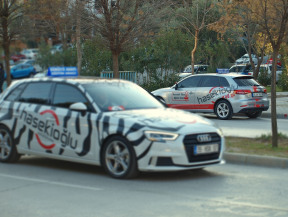 İzmir'de 3 adet otomatik vites araçları ile hizmet veren tek kurs HASEKİOĞLU SÜRÜCÜ KURSU! B sınıfı otomatik vites ehliyetini al, vites ve debriyajı araba kullansın.