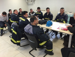 İzmir iş makinaları kursu- Bornova iş makinaları kursu kazıma, dozer, kepçe, paletli yada lastik tekerlekli exkavatör operatörlük belgesi Bilgi için 02323880538